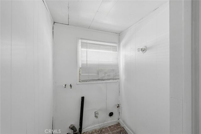 725 S Taper, Compton, CA 90220