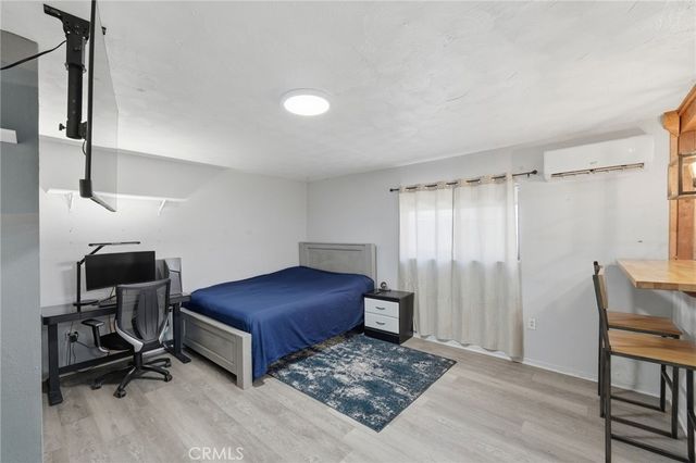 725 S Taper, Compton, CA 90220