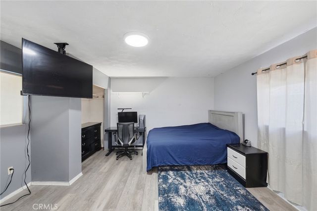 725 S Taper, Compton, CA 90220