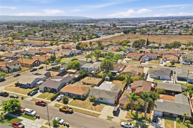 725 S Taper, Compton, CA 90220