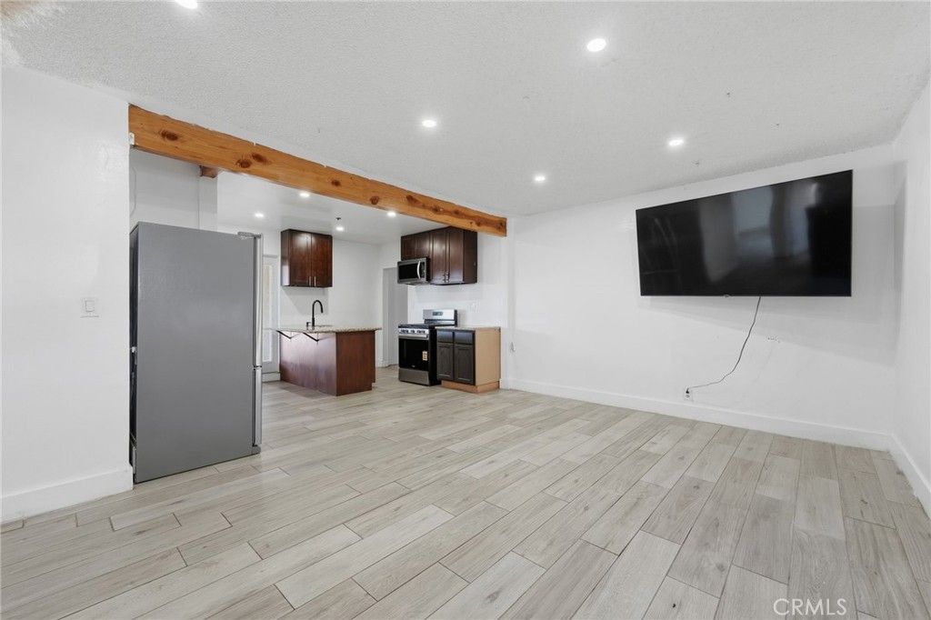 725 S Taper, Compton, CA 90220 — photo 5