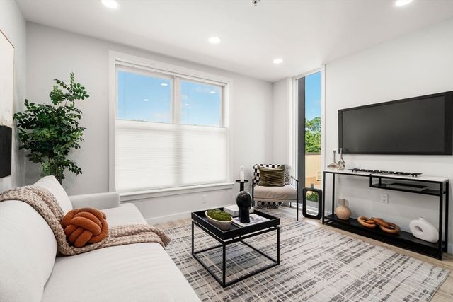 602 Canterbury 12U, Boston, MA 02131