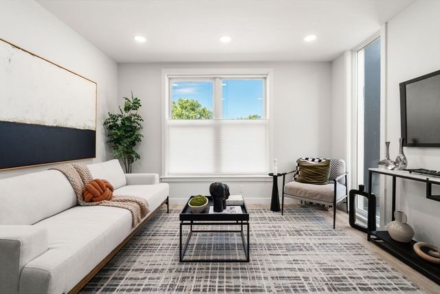 602 Canterbury 12U, Boston, MA 02131