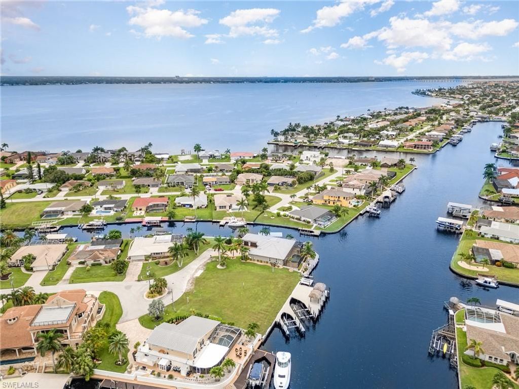 2208 SE 27th ST, CAPE CORAL, FL 33904 — photo 2