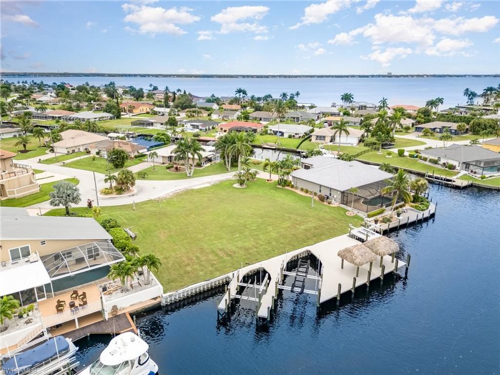 2208 SE 27th ST, CAPE CORAL, FL 33904 — photo 4