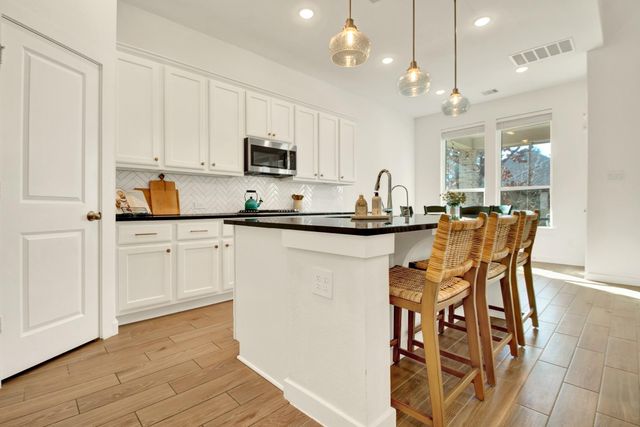 325 Great Hills Drive, Montgomery, TX 77316