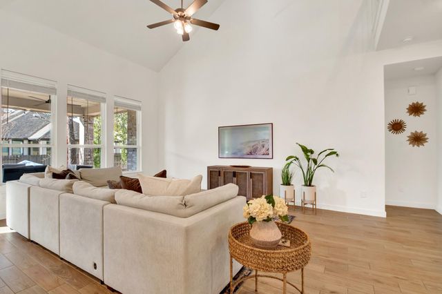 325 Great Hills Drive, Montgomery, TX 77316