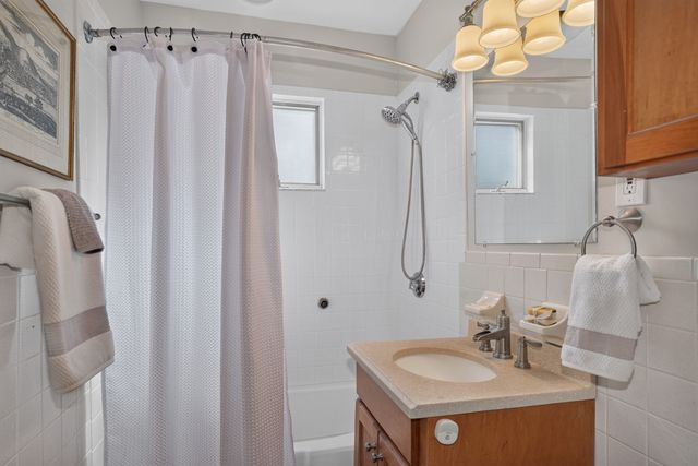 106 Harnden Ave 106, Watertown, MA 02472