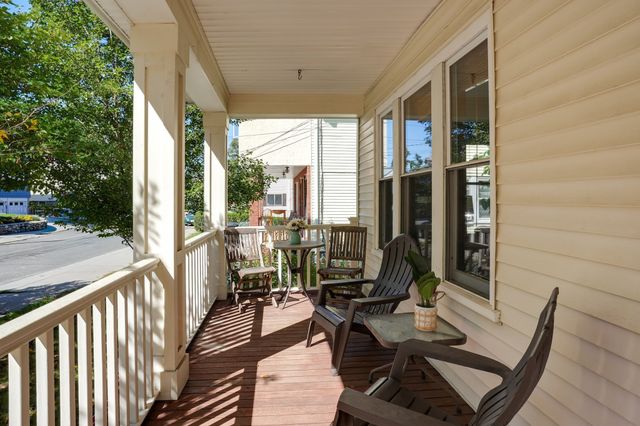 106 Harnden Ave 106, Watertown, MA 02472