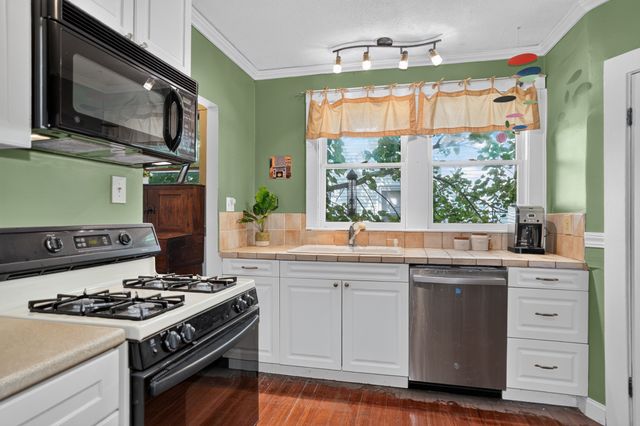 106 Harnden Ave 106, Watertown, MA 02472