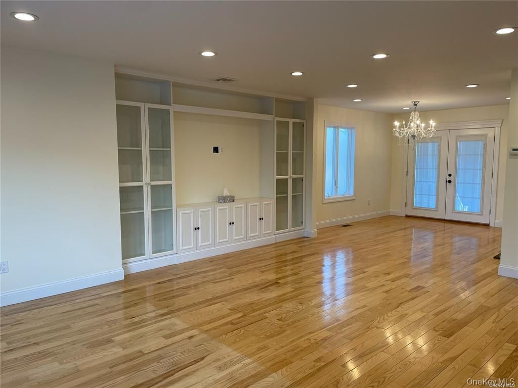 17 Wood Lane, Valley Stream, NY 11581 — photo 2
