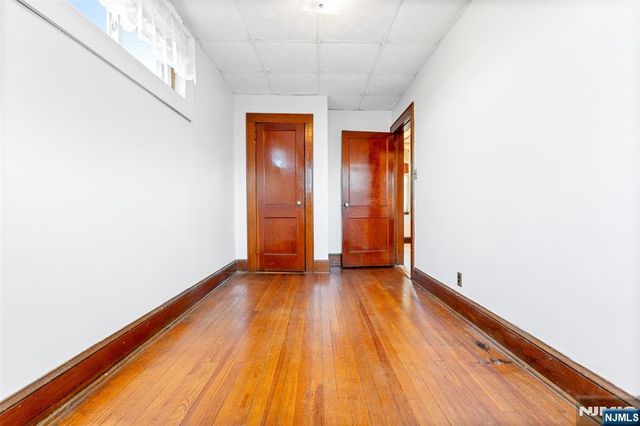 840 Roosevelt Avenue, Secaucus, NJ 07094