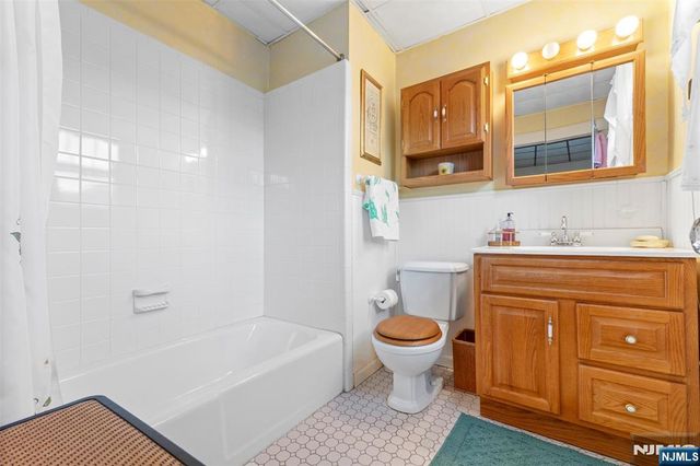 840 Roosevelt Avenue, Secaucus, NJ 07094