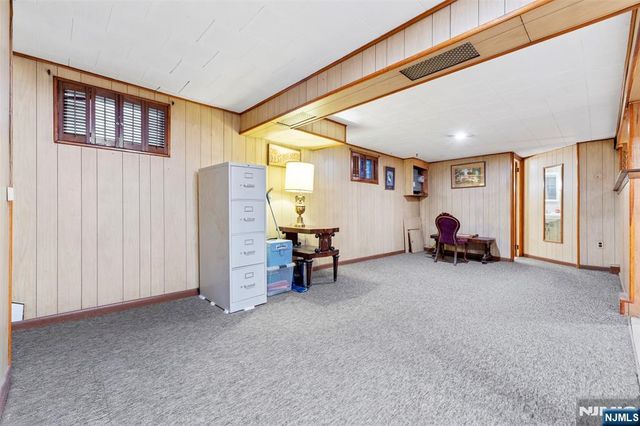 840 Roosevelt Avenue, Secaucus, NJ 07094