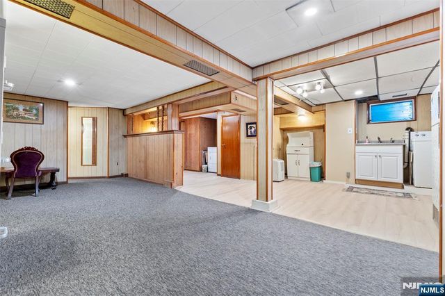 840 Roosevelt Avenue, Secaucus, NJ 07094