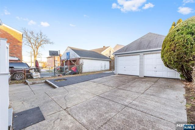 840 Roosevelt Avenue, Secaucus, NJ 07094