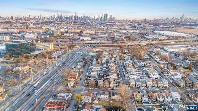 840 Roosevelt Avenue, Secaucus, NJ 07094