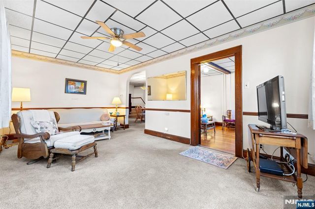 840 Roosevelt Avenue, Secaucus, NJ 07094