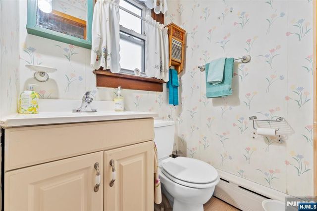 840 Roosevelt Avenue, Secaucus, NJ 07094