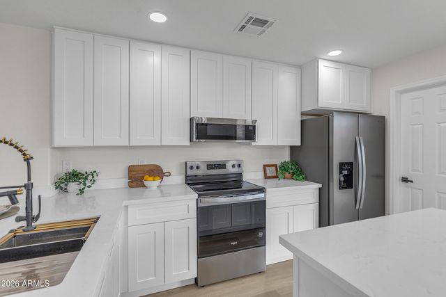 5233 E FLOWER Avenue, Mesa, AZ 85206