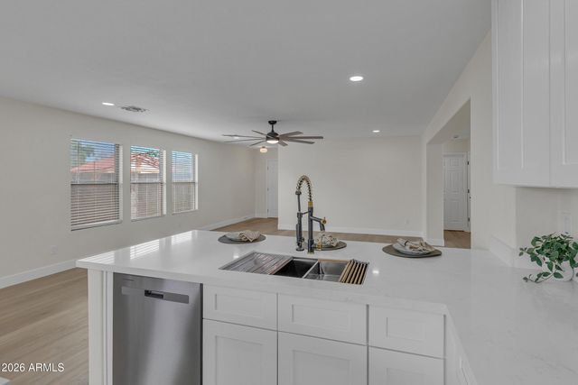 5233 E FLOWER Avenue, Mesa, AZ 85206