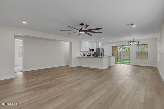 5233 E FLOWER Avenue, Mesa, AZ 85206