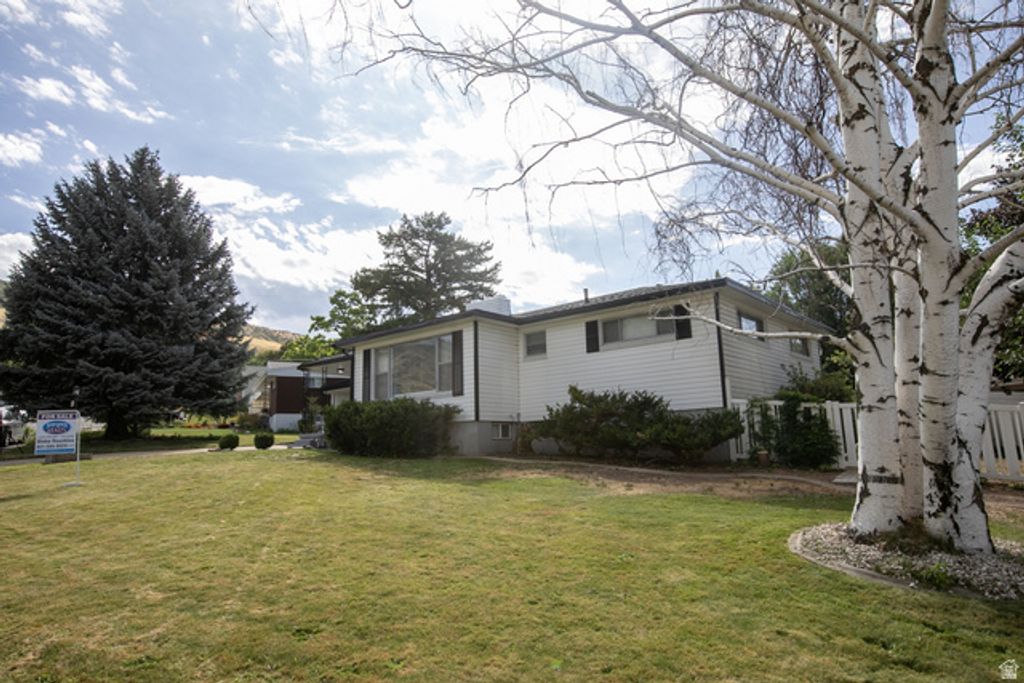644 CRESTWOOD CIR, Bountiful, UT 84010 — photo 2
