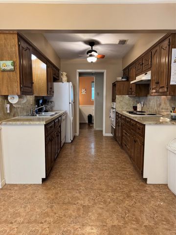 125 Hollie Drive, Red Oak, TX 75154