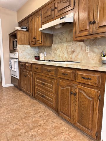 125 Hollie Drive, Red Oak, TX 75154