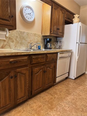 125 Hollie Drive, Red Oak, TX 75154