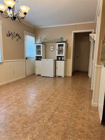 125 Hollie Drive, Red Oak, TX 75154
