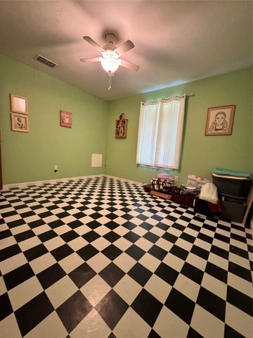 125 Hollie Drive, Red Oak, TX 75154
