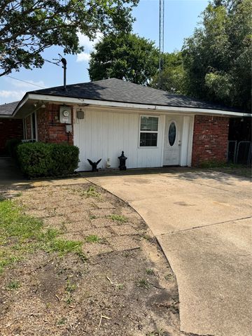 125 Hollie Drive, Red Oak, TX 75154