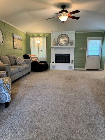 125 Hollie Drive, Red Oak, TX 75154