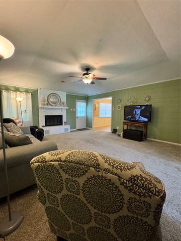 125 Hollie Drive, Red Oak, TX 75154