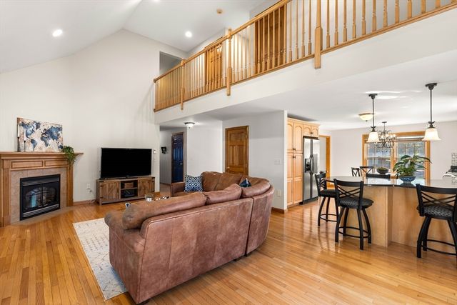 95 Maryland Ave, Lowell, MA 01851