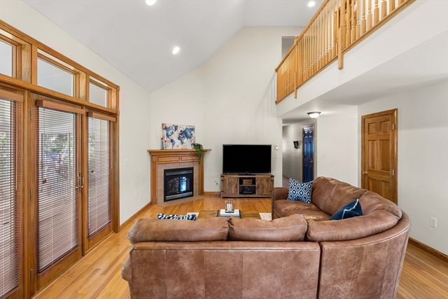 95 Maryland Ave, Lowell, MA 01851