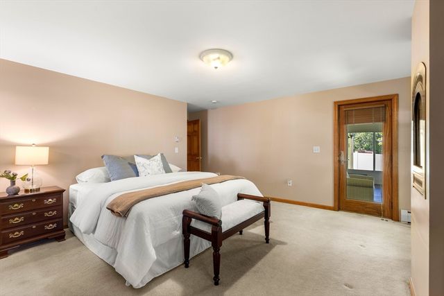 95 Maryland Ave, Lowell, MA 01851