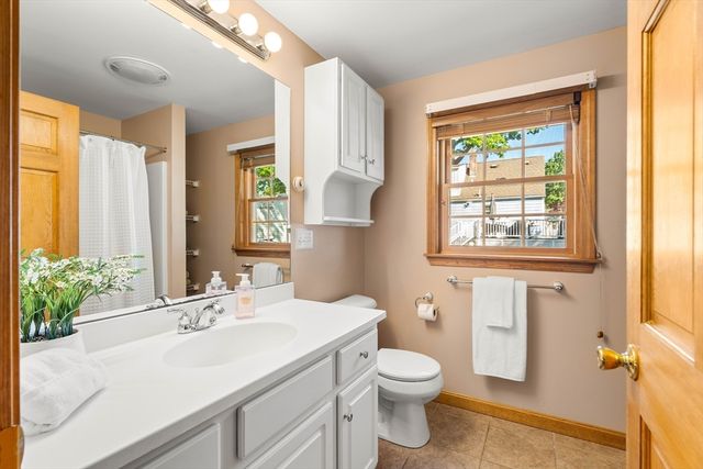 95 Maryland Ave, Lowell, MA 01851
