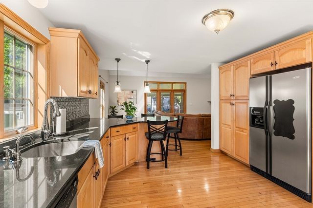 95 Maryland Ave, Lowell, MA 01851