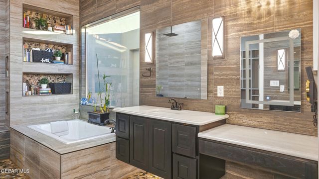 12297 Clifton Hill Road, El Paso, TX 79928