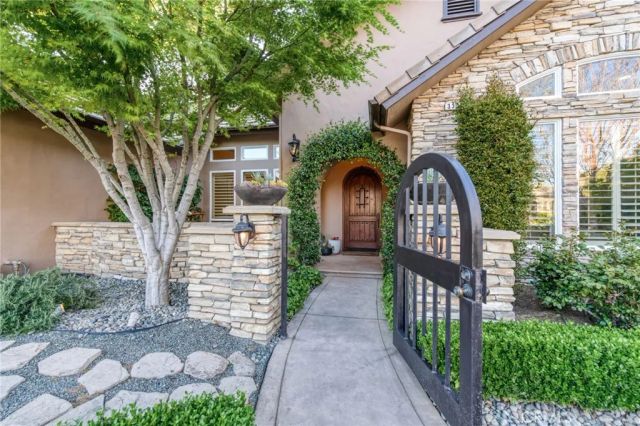 3350 E Via Montiano, Clovis, CA 93619