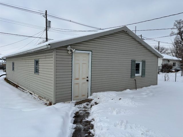 2104 Grand Avenue, Muscatine, IA 52761