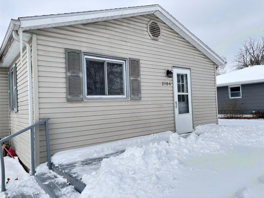 2104 Grand Avenue, Muscatine, IA 52761