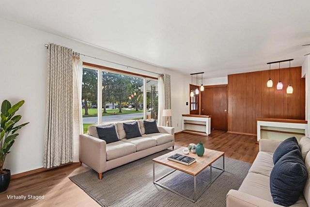 901 Anton ROAD, Hartland, WI 53029