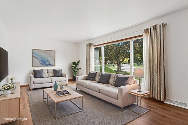 901 Anton ROAD, Hartland, WI 53029