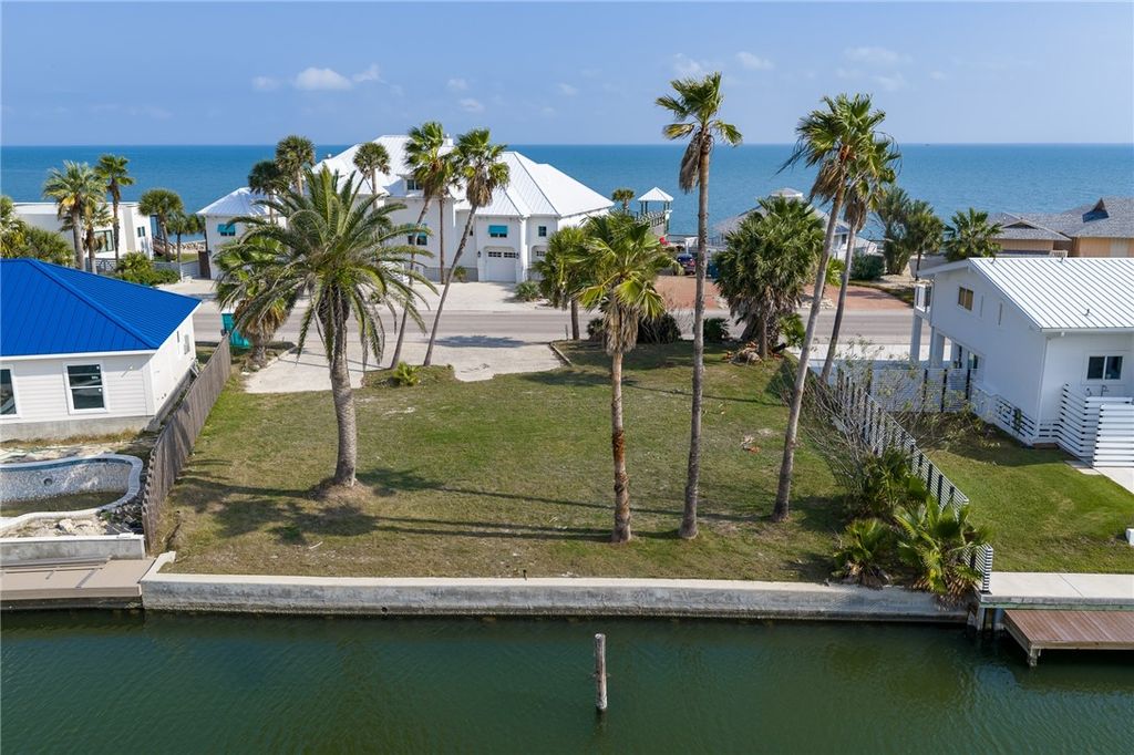 1877 Bay Shore Dr, Rockport, TX 78382 — exterior