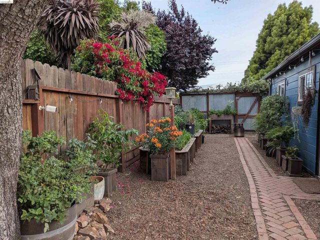 2542 Esmond Ave, Richmond, CA 94804