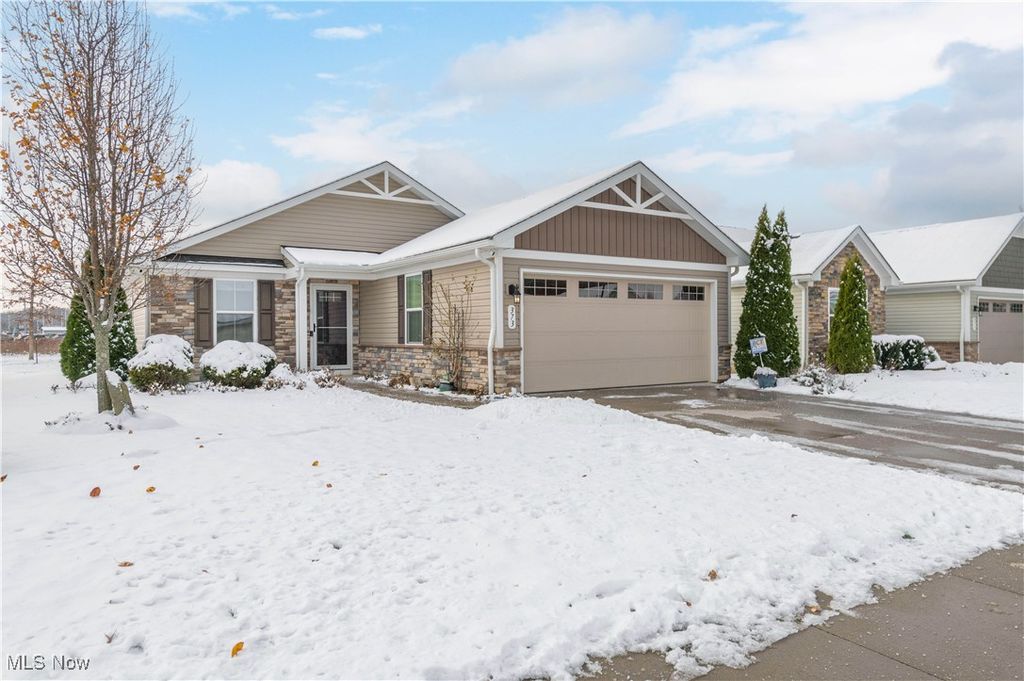 373 Pebble Creek Court, Amherst, OH 44001