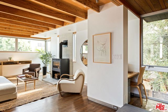 724 Superba Avenue, Los Angeles, CA 90291